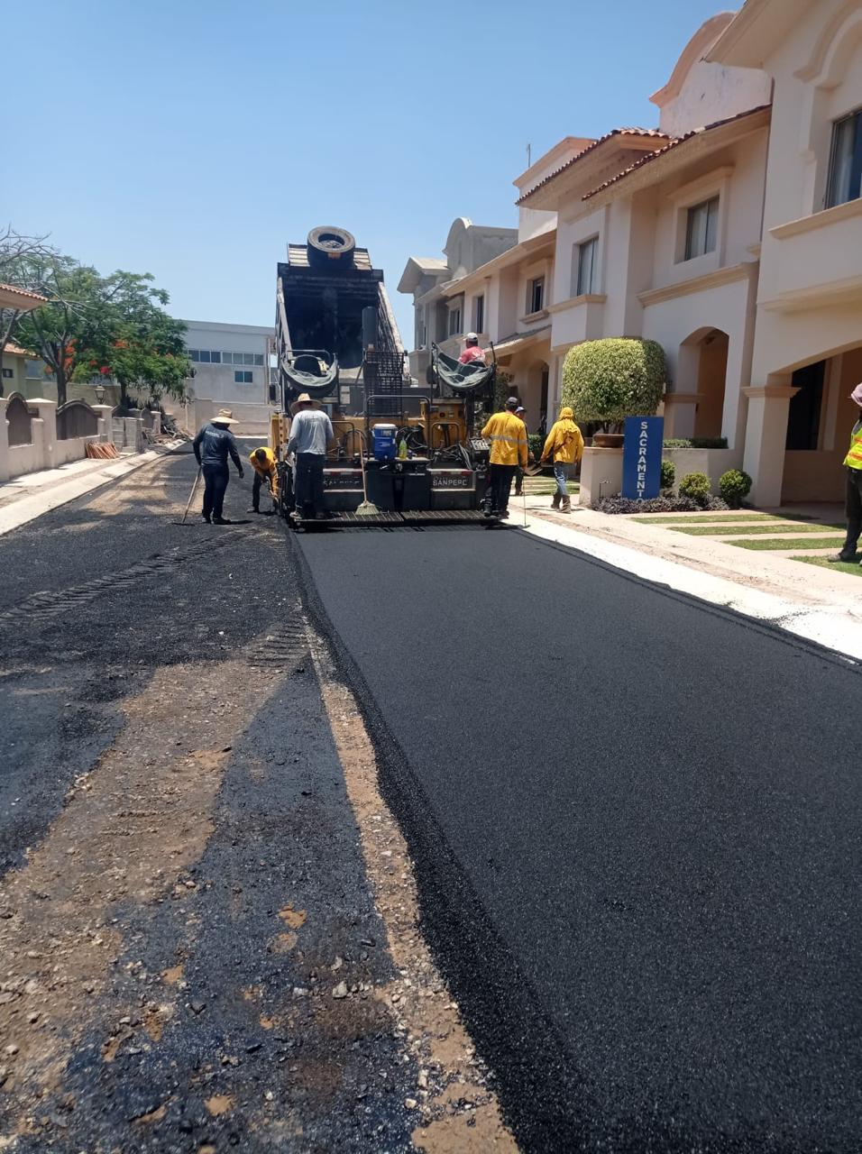 Pavimentación asfáltica en vialidad residencial