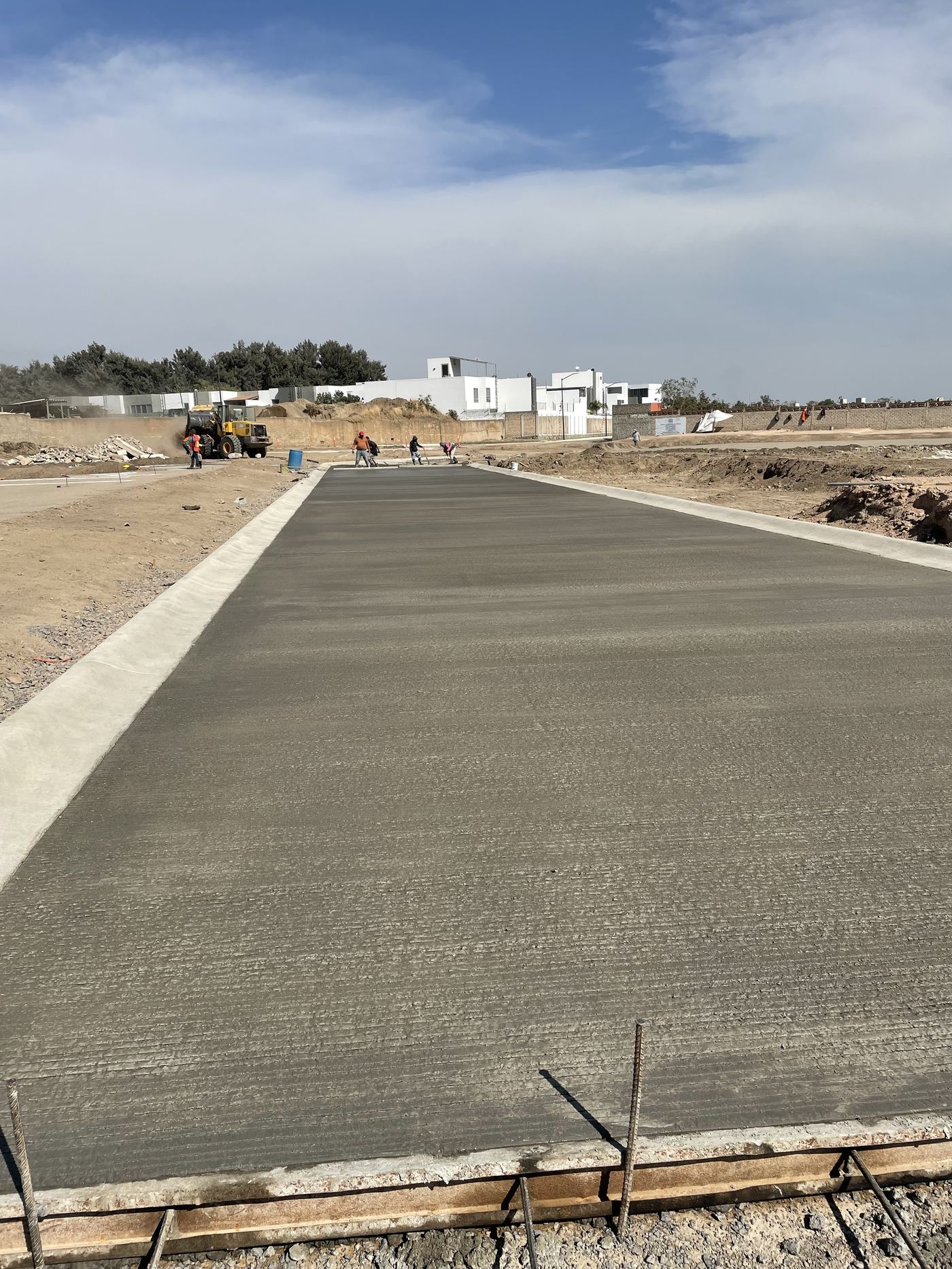 Colado de losa de concreto para vialidad interna